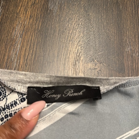 🟤 HONEY PUNCH WOMENS HIGH-LOW GRAY TOP SIZE SMALL - Picture 2 of 3